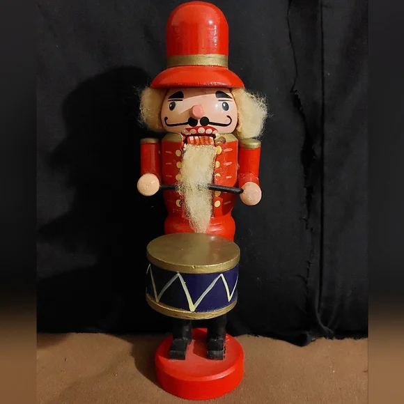 Vintage 9 inch Tall Drummer Nutcracker Figurine - Picture 11 of 13